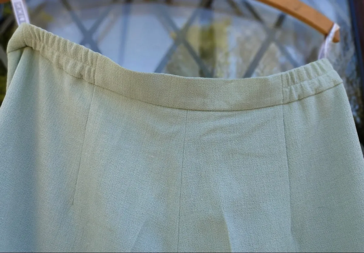 LADIES PANTS (LIGHT COLOURED PANT). - Image 4