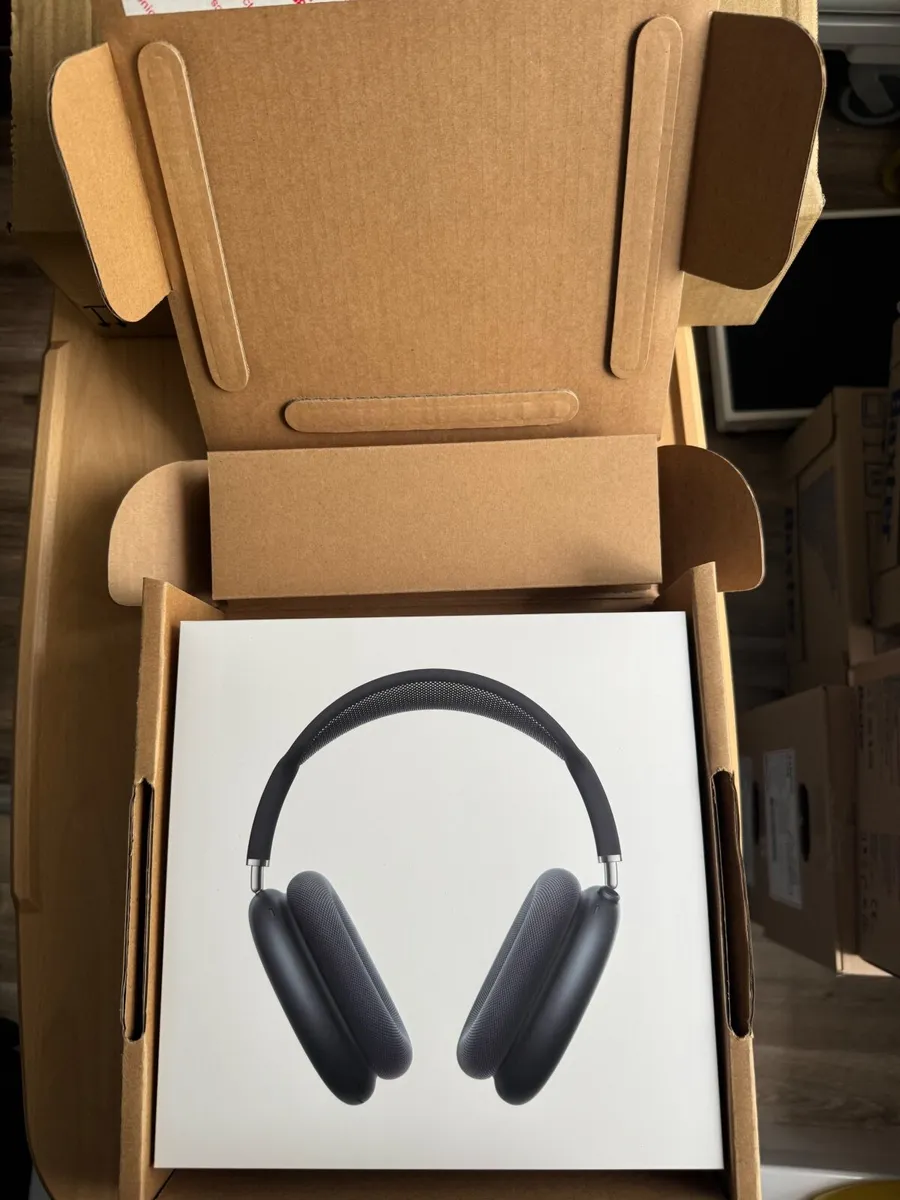 Apple AirPods Max – Midnight (Brand New & Sealed) - Image 1