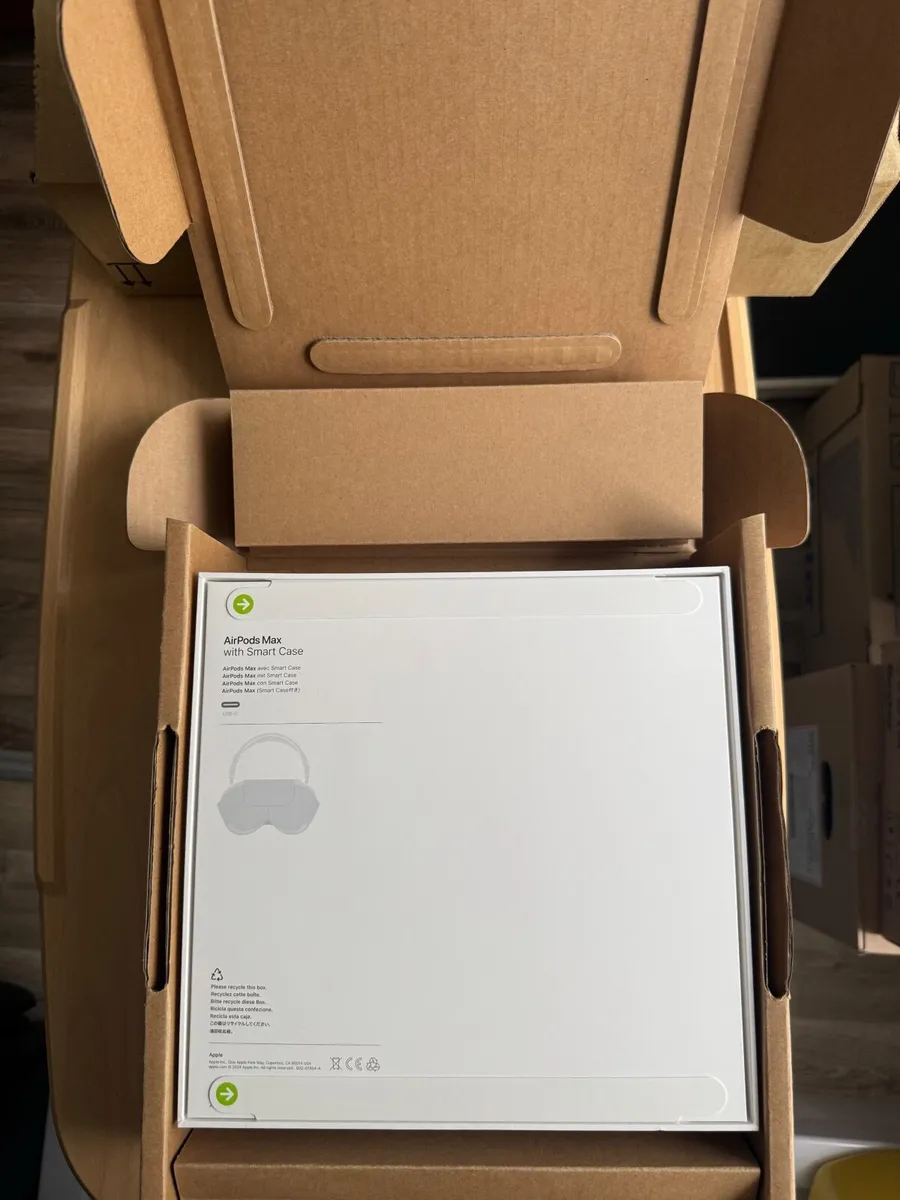 Apple AirPods Max – Midnight (Brand New & Sealed) - Image 2