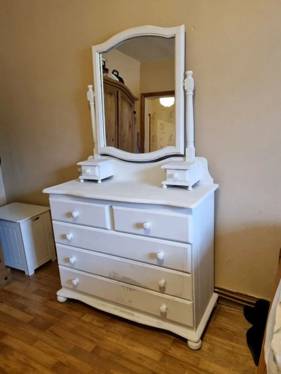Dressing table - Image 1