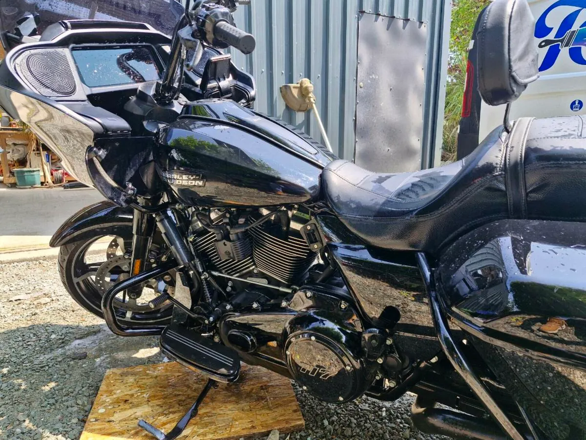Harley davidson road glide - Image 4