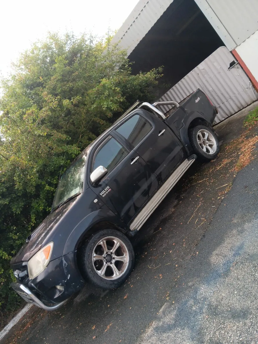Toyota Hilux - Image 2
