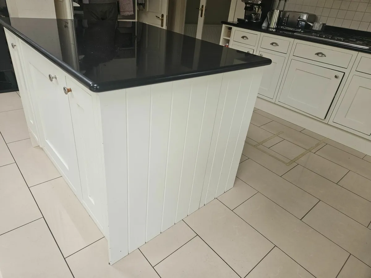 Kitchen Island - Image 3