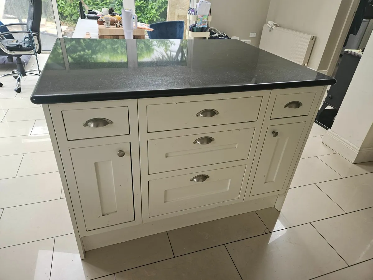 Kitchen Island - Image 1