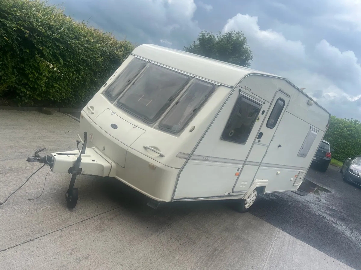 Crown Regent Gt 4/5 berth caravan - Image 1