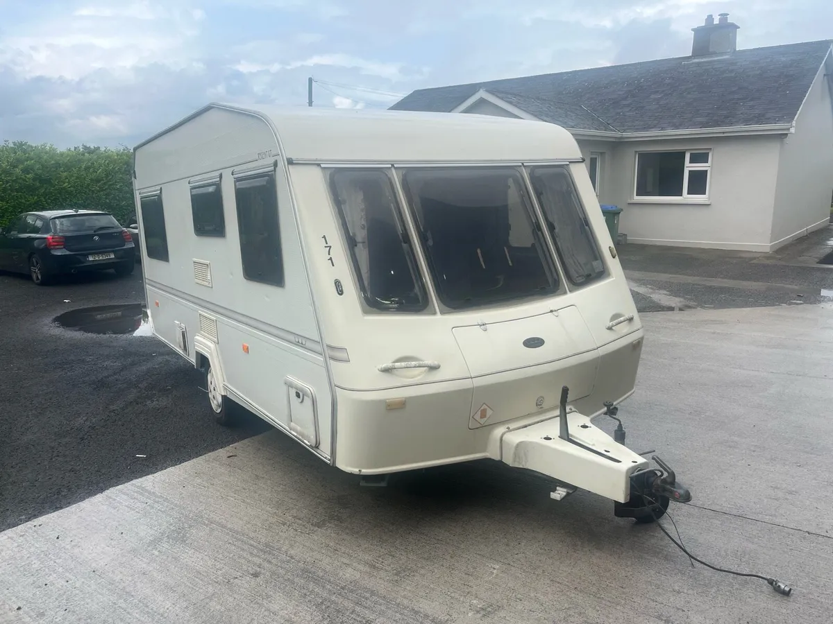 Crown Regent Gt 4/5 berth caravan - Image 2
