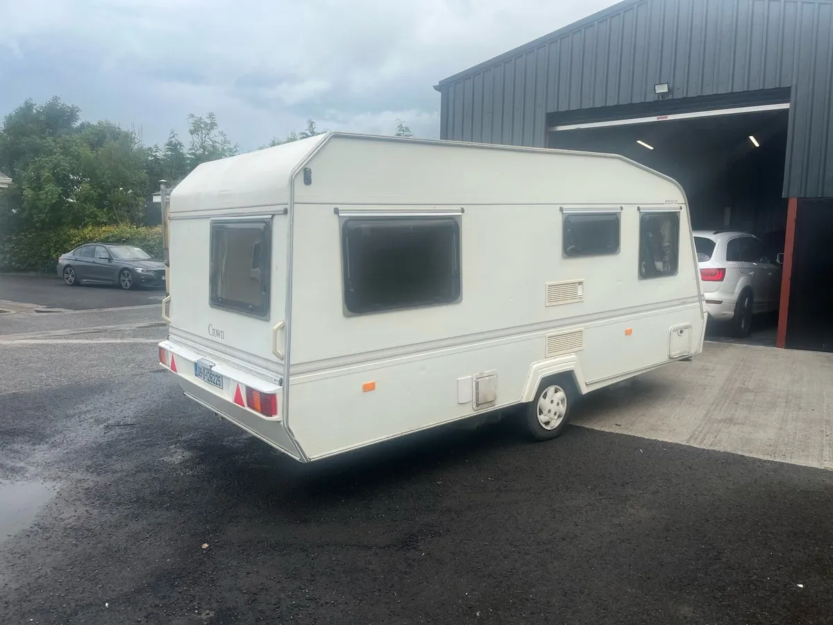 Crown Regent Gt 4/5 berth caravan - Image 3