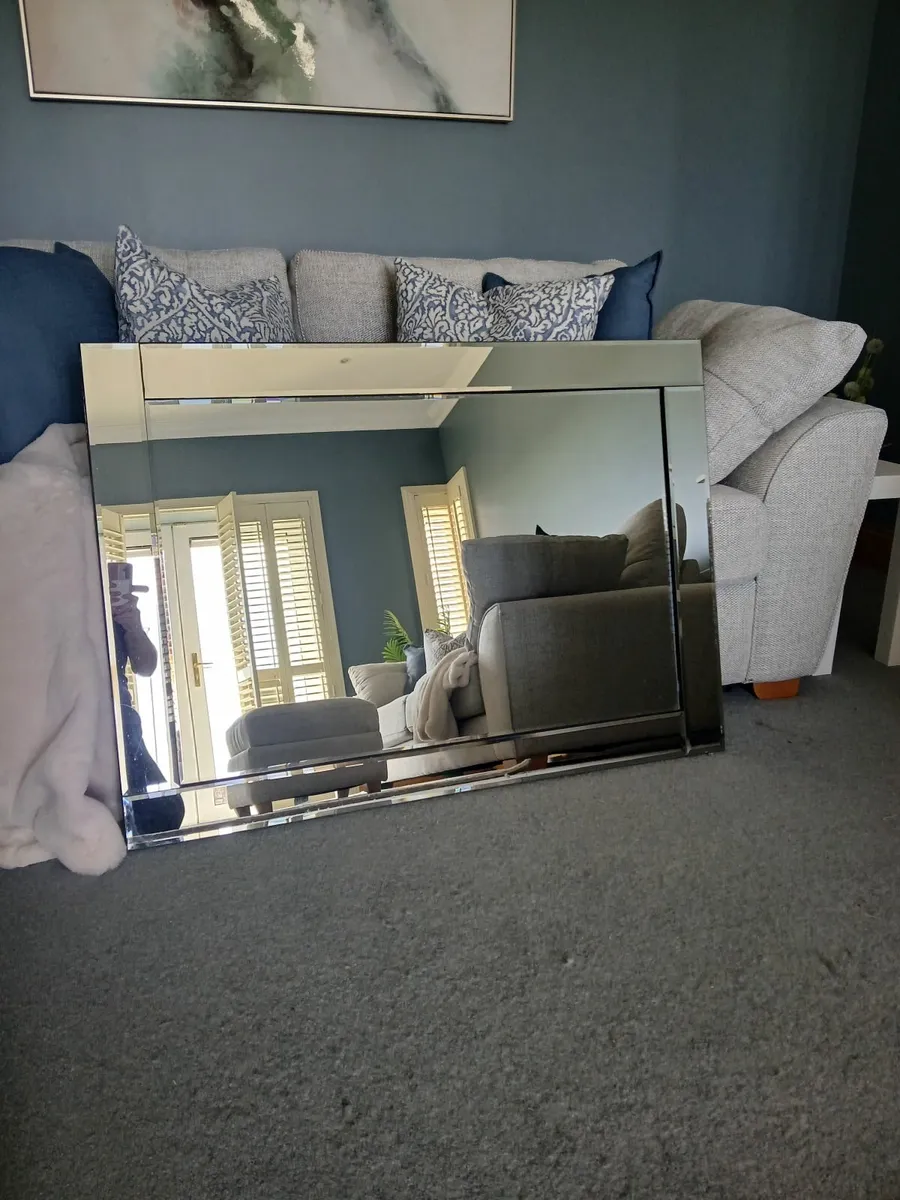 Beautiful large mirror - Image 1
