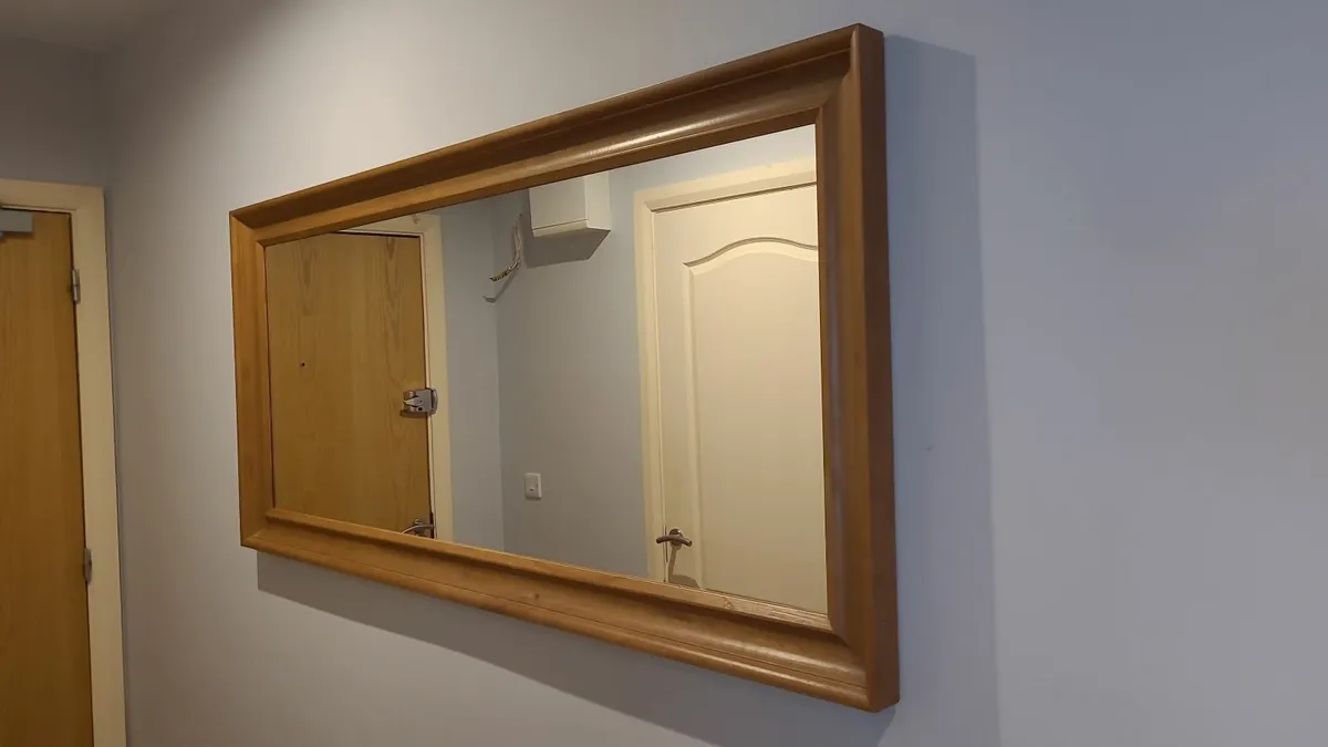 Wall mirror