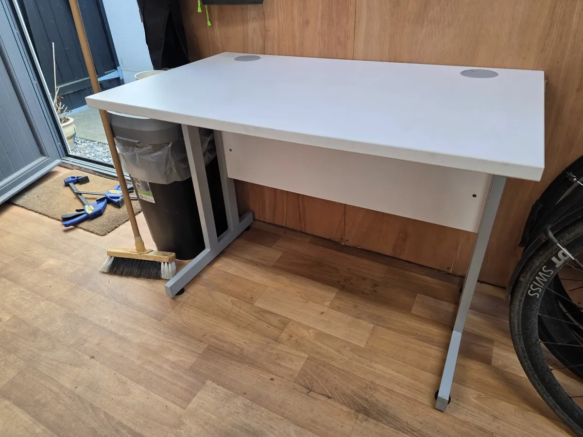 Office Desk 600mm x 1000mm excellent condition - Image 1