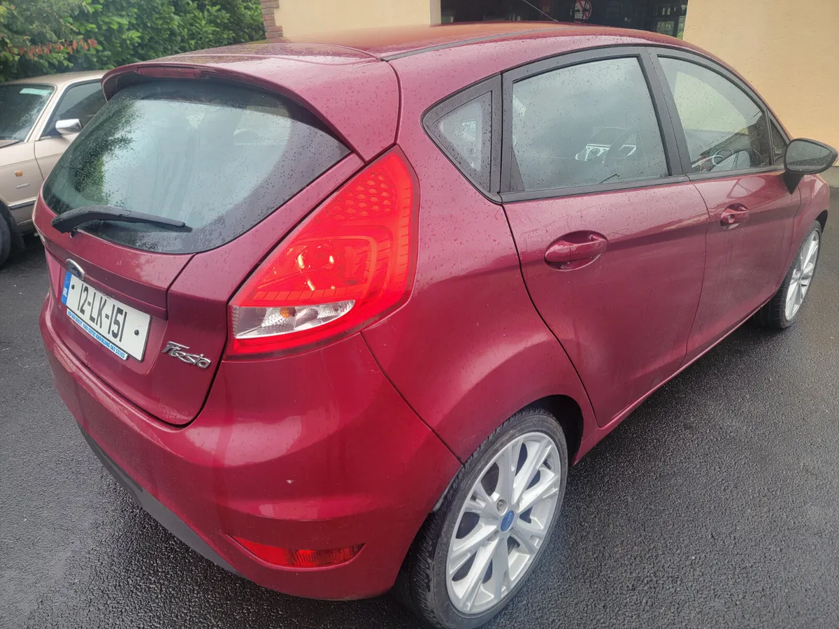 Ford Fiesta 2012 - Image 2