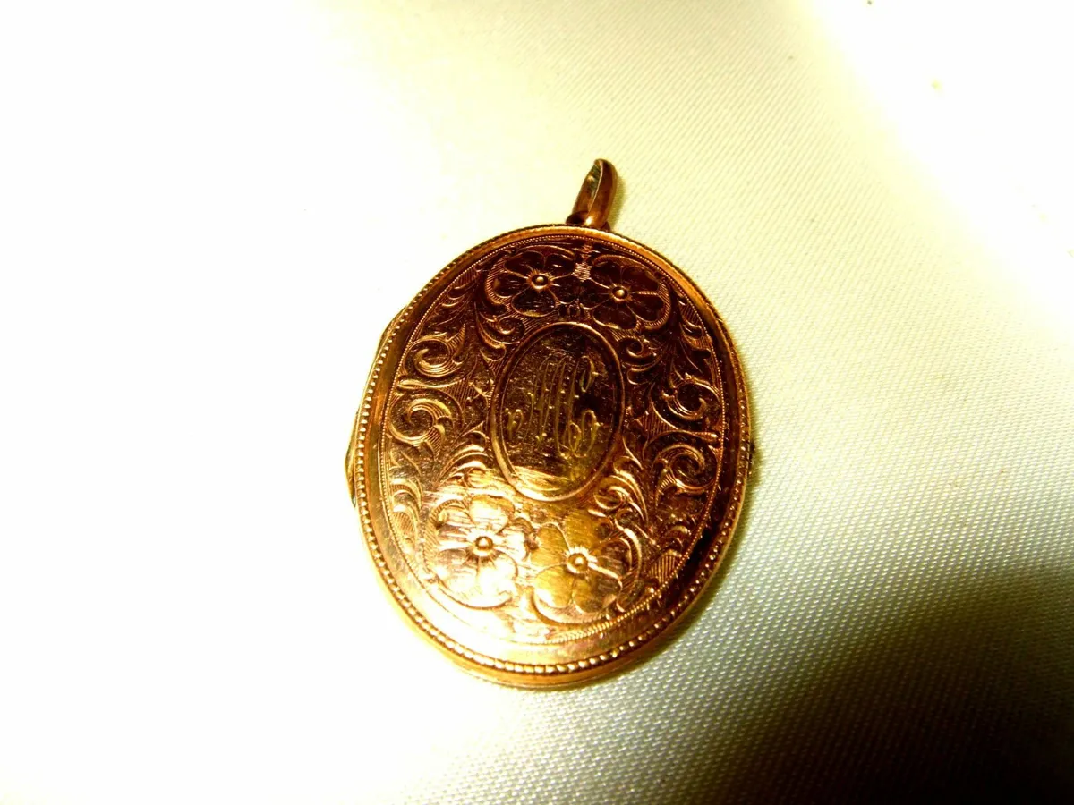 Large Vintage 9k Gold Locket - Image 3