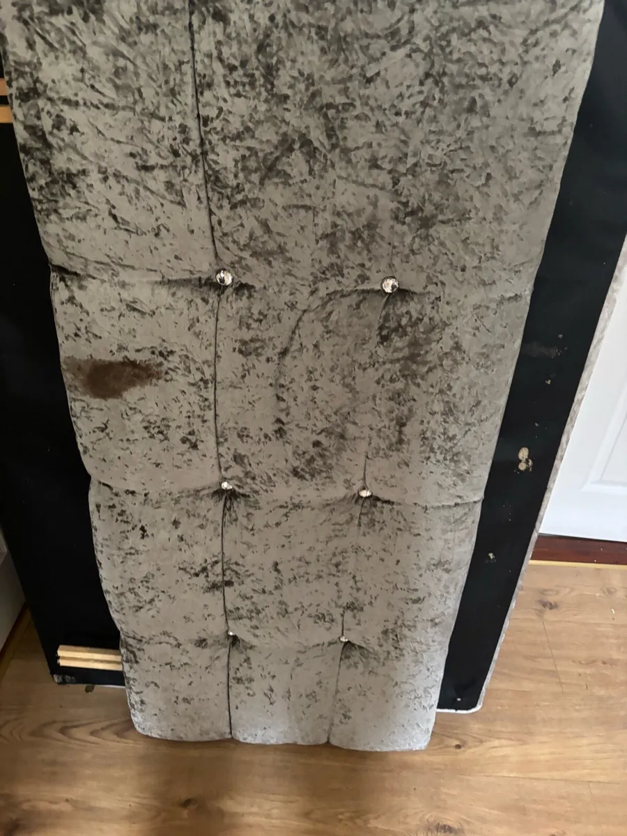 Free crushed velvet bed - Image 2