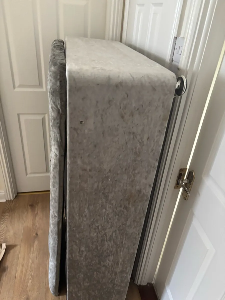 Free crushed velvet bed - Image 3