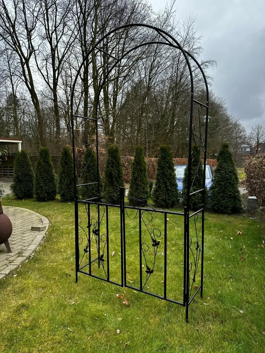 Rose Arch with Lockable Gate Metal Garden Trellis - Image 3