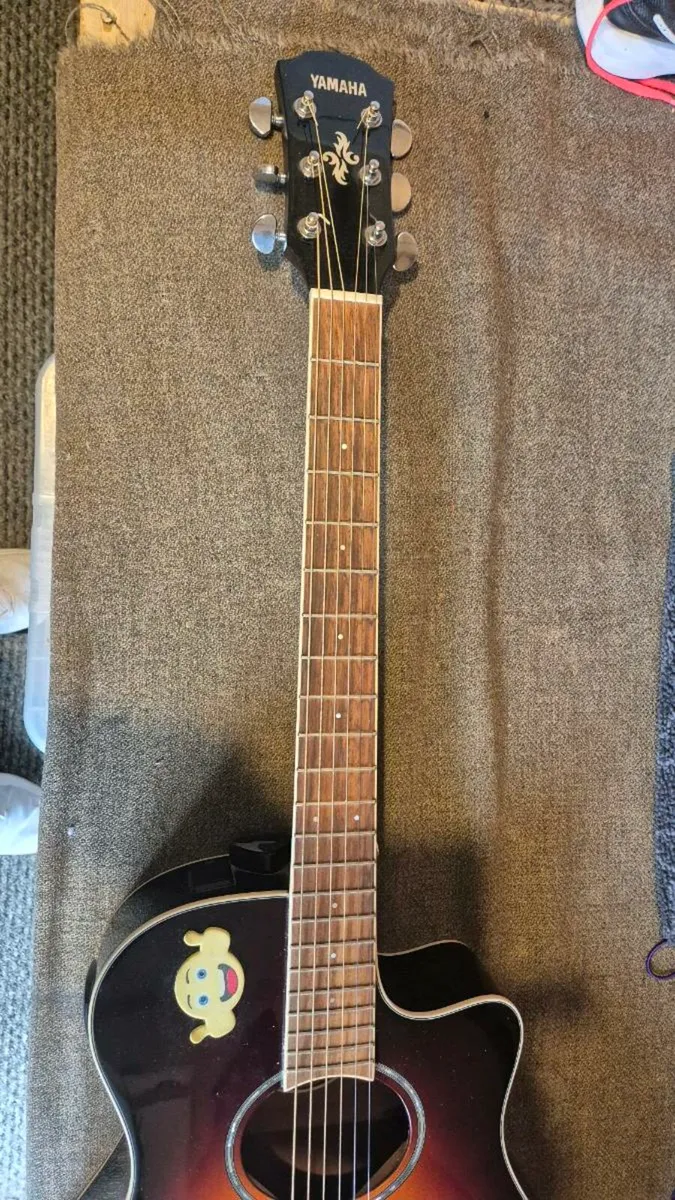 Guitar - Image 4