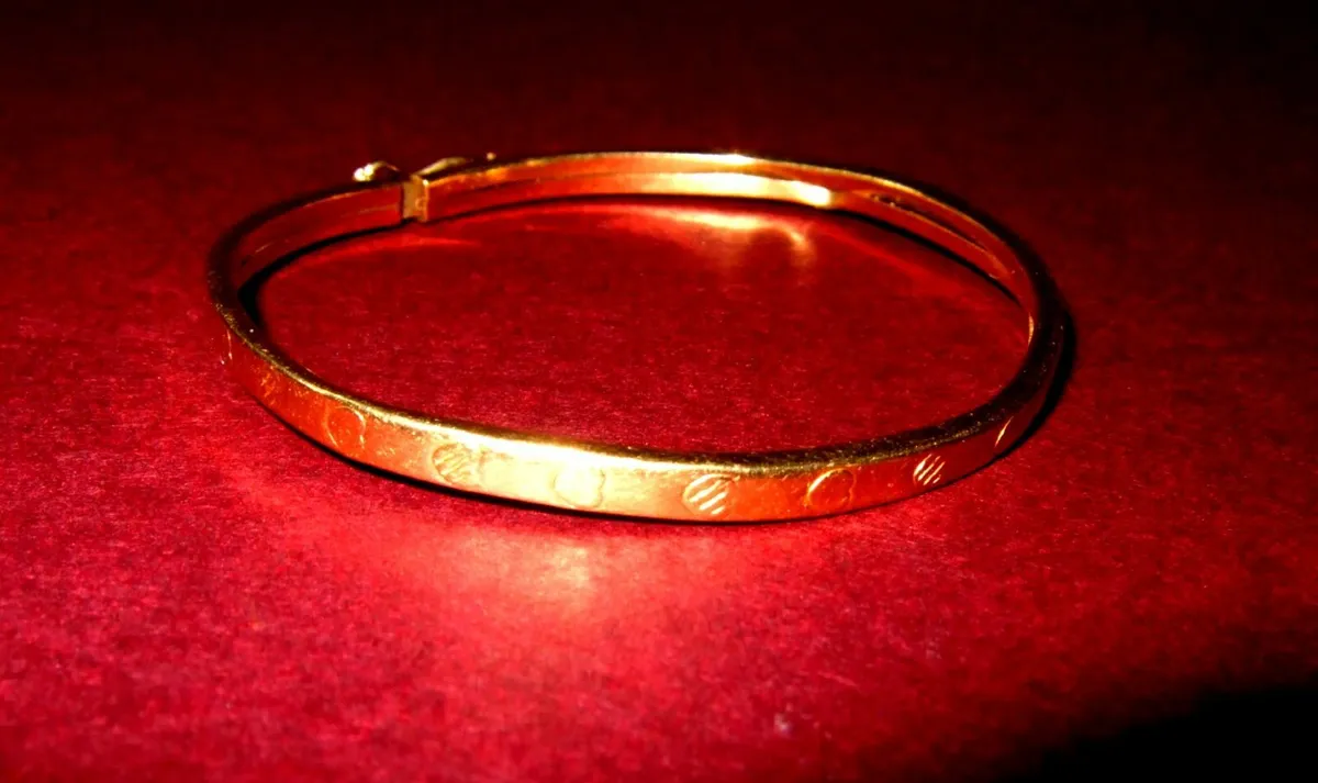 Vintage Hallmarked Childs 9k Gold Bangle - Image 4