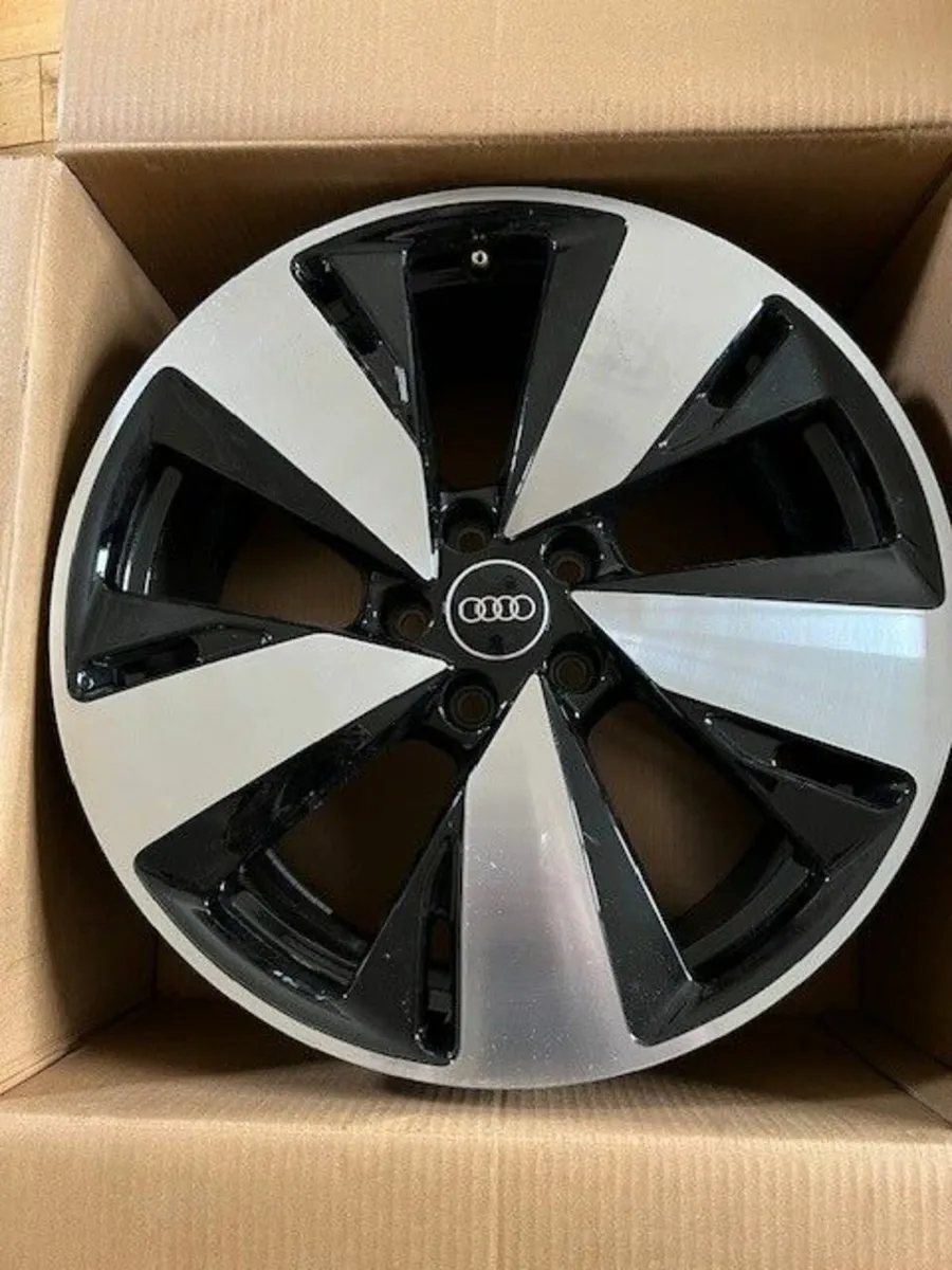 19" Alloys - 5-arm aero, Black, gloss finish - Image 1