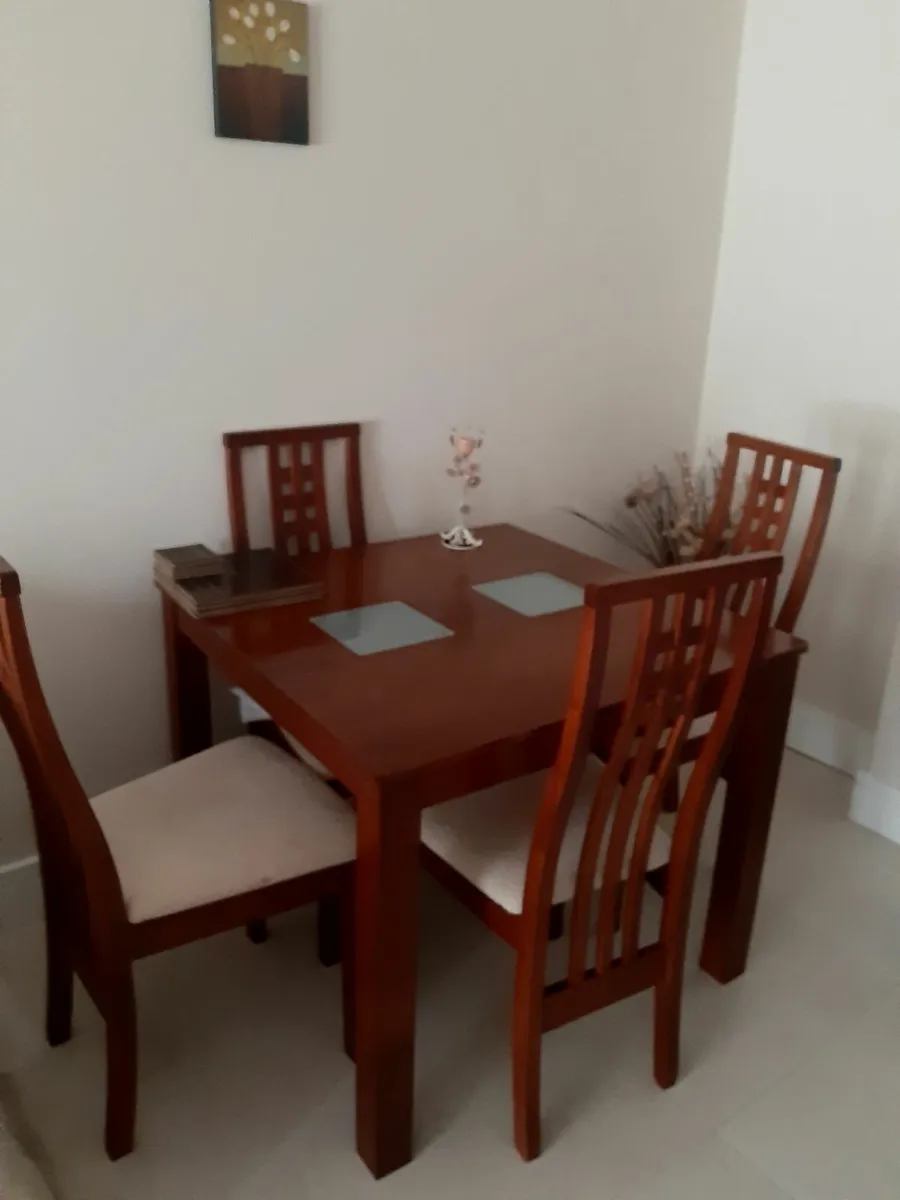 Kitchen table and 4 chairs plus matching Dining ta - Image 1
