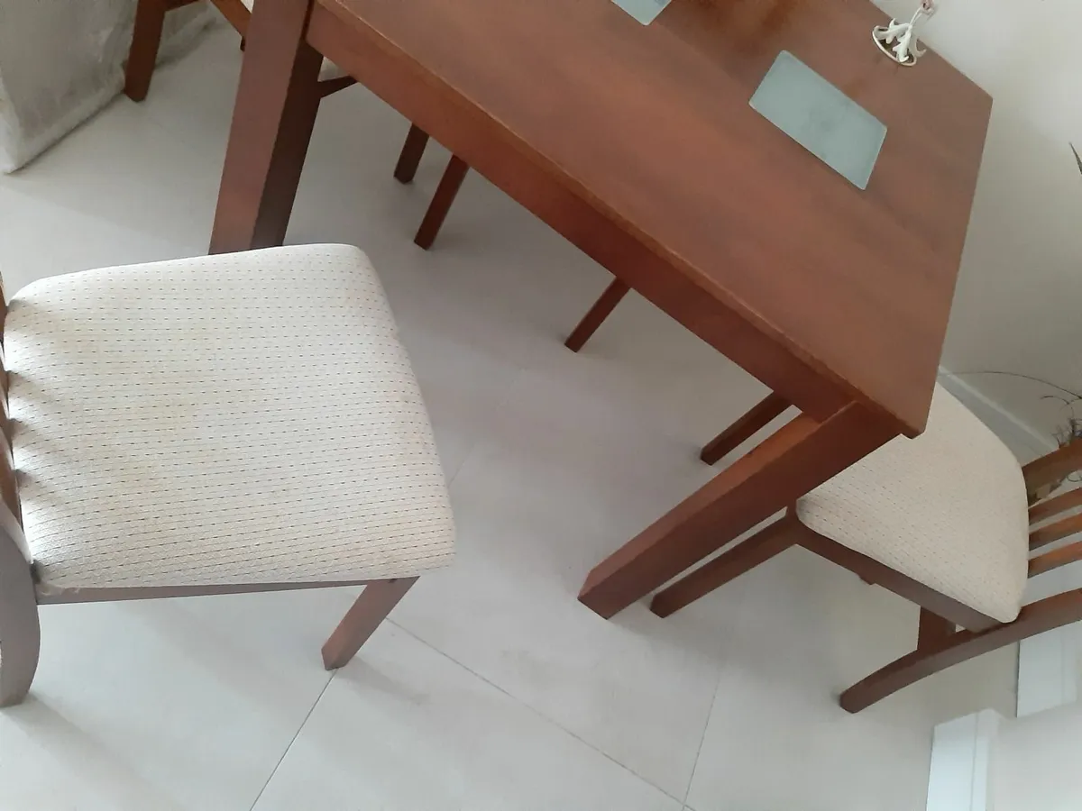 Kitchen table and 4 chairs plus matching Dining ta - Image 2