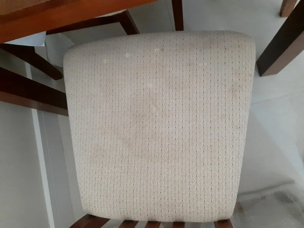 Kitchen table and 4 chairs plus matching Dining ta - Image 3