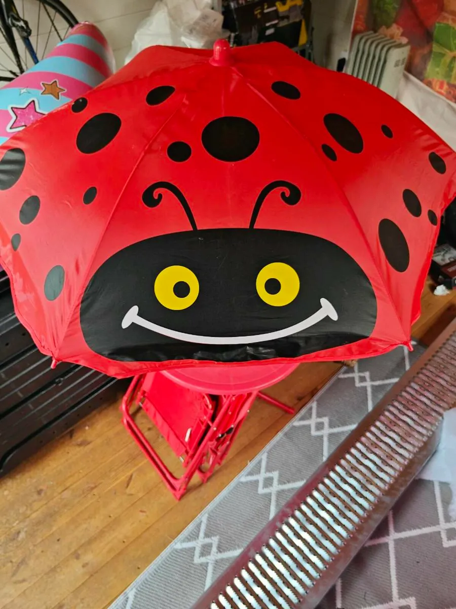 Kids ladybug table and chairs - Image 3
