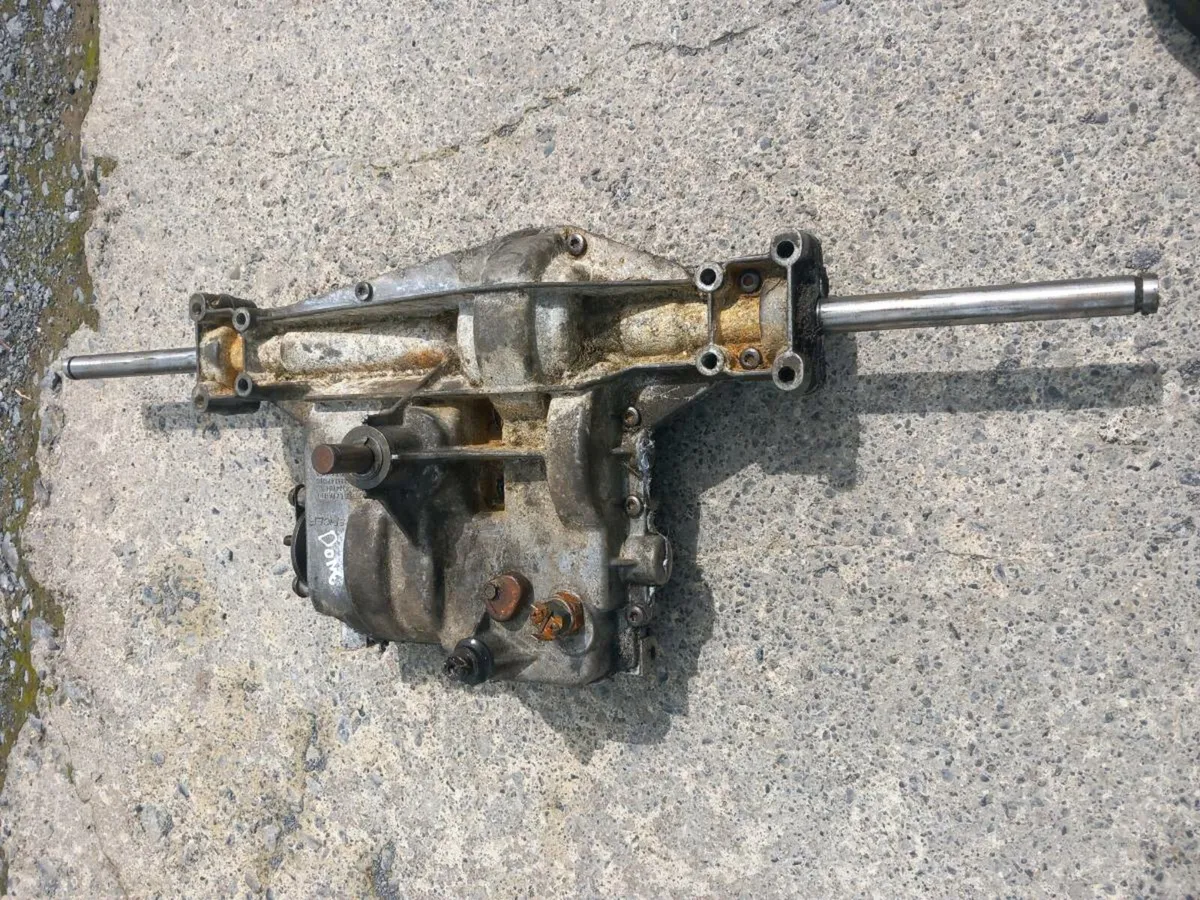 Spicer Dana 5 speed manual gearbox for sale - Image 1