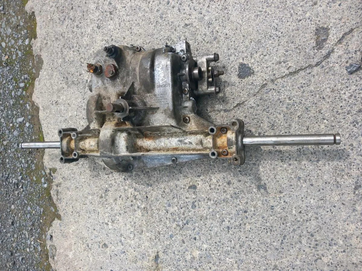 Spicer Dana 5 speed manual gearbox for sale - Image 2