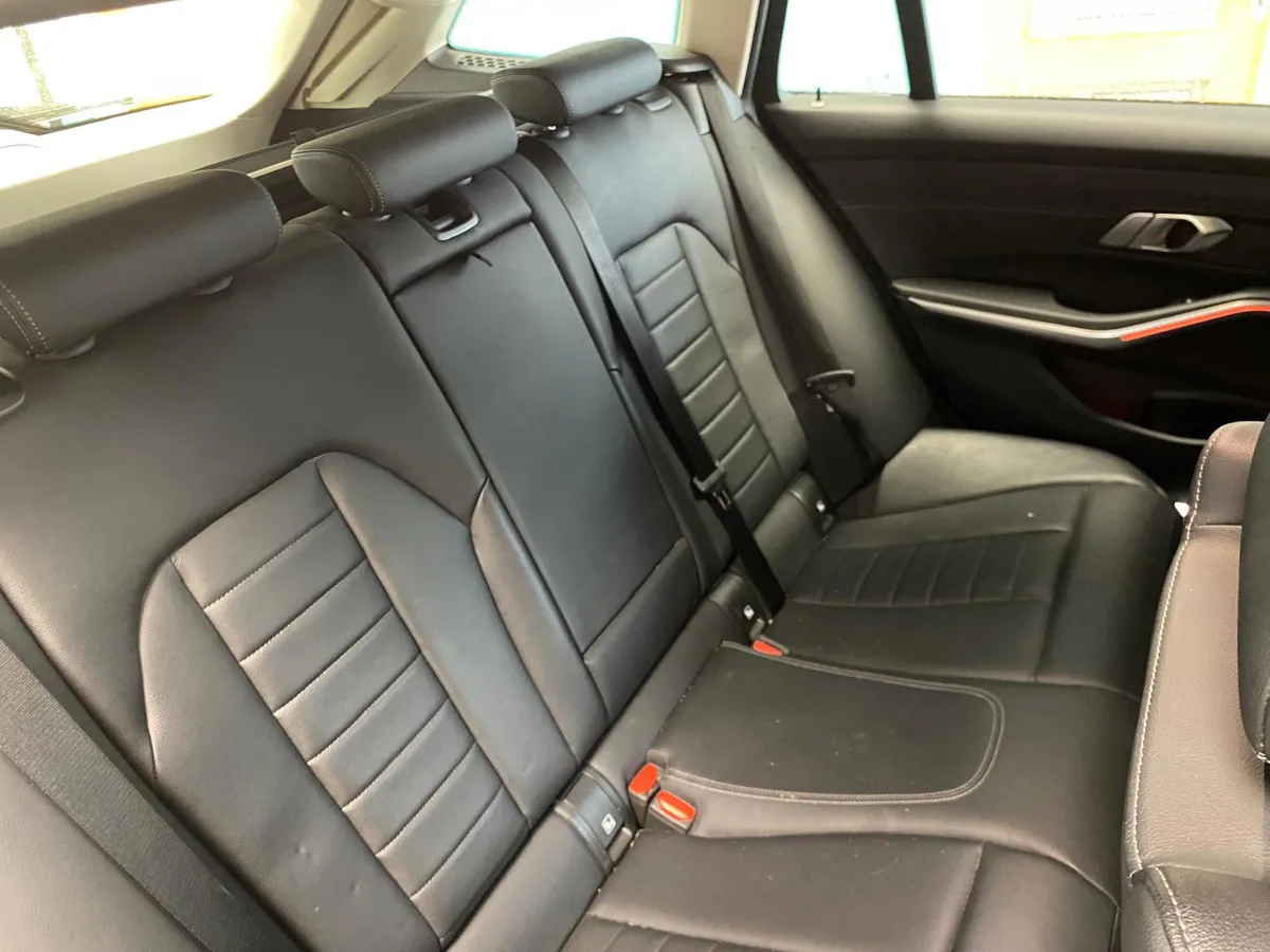 Bmw 330E 2.0 T SPORT SE PRO - Image 4