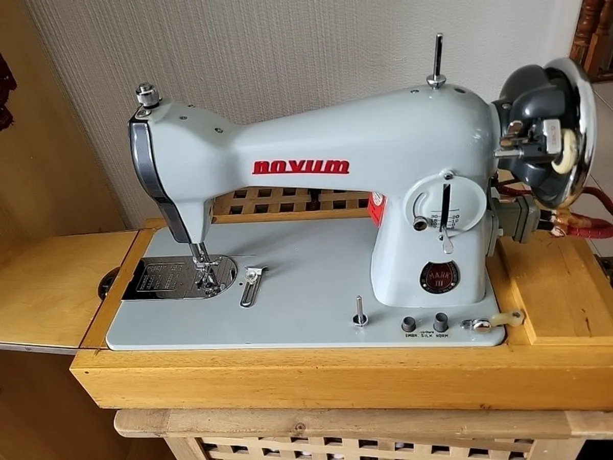 novum sewing machine - Image 1