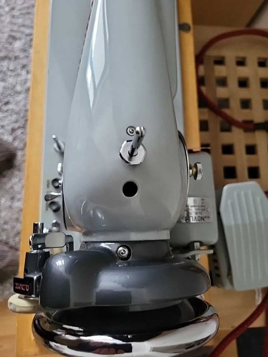 novum sewing machine - Image 3