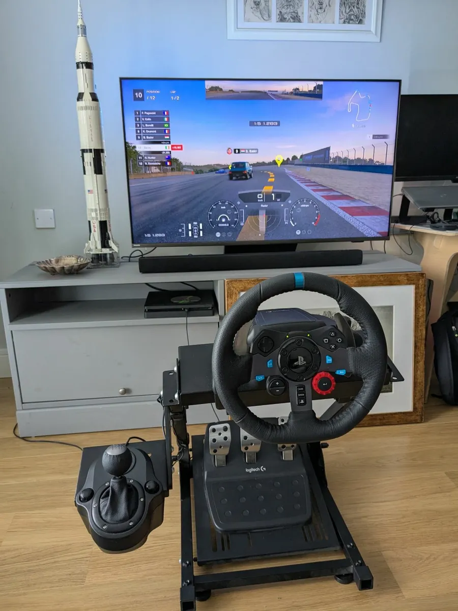 Logitech G29 wheel, shifter, pedals and frame - Image 1