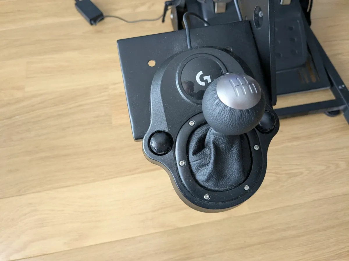 Logitech G29 wheel, shifter, pedals and frame - Image 2