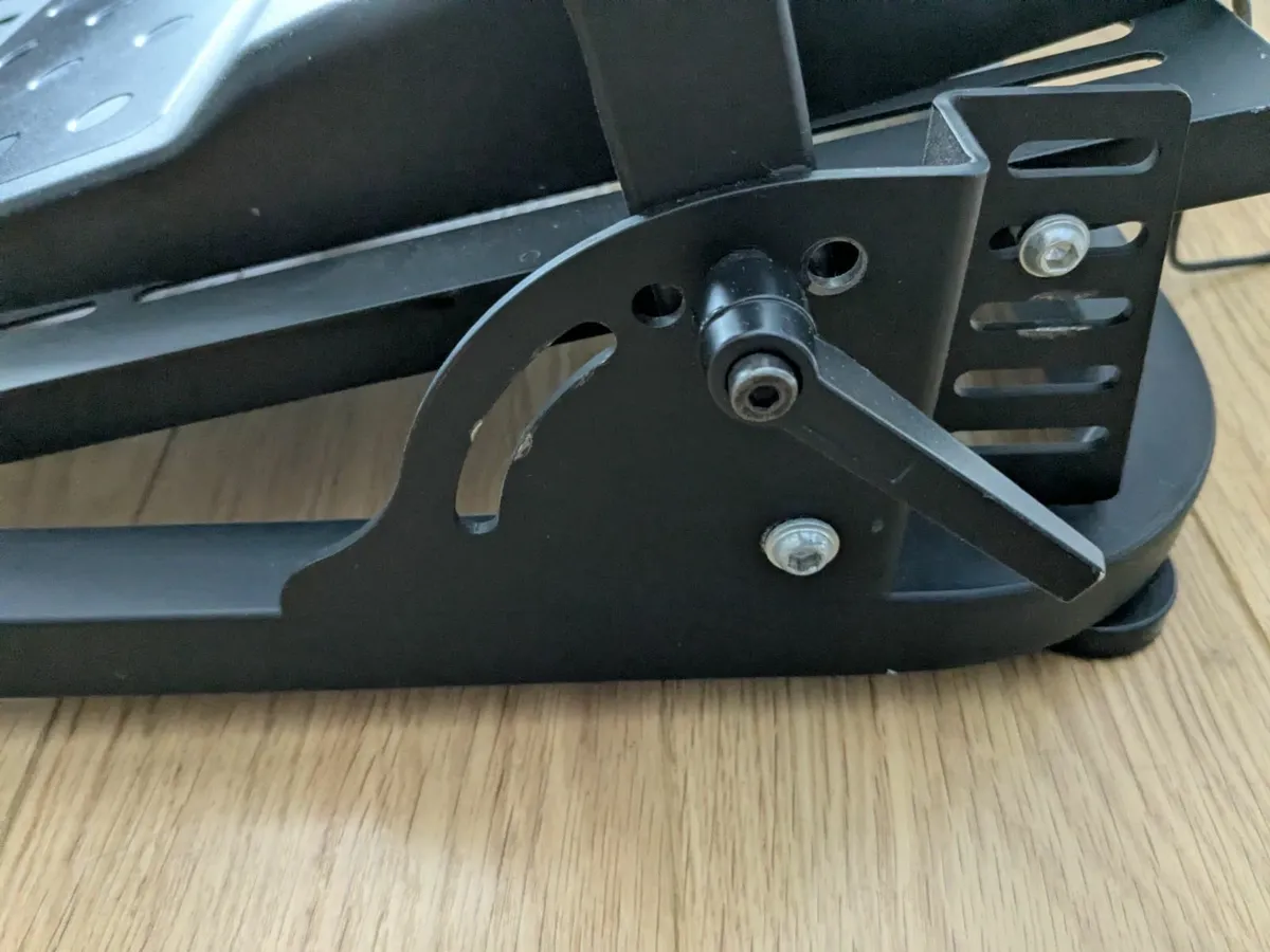 Logitech G29 wheel, shifter, pedals and frame - Image 4
