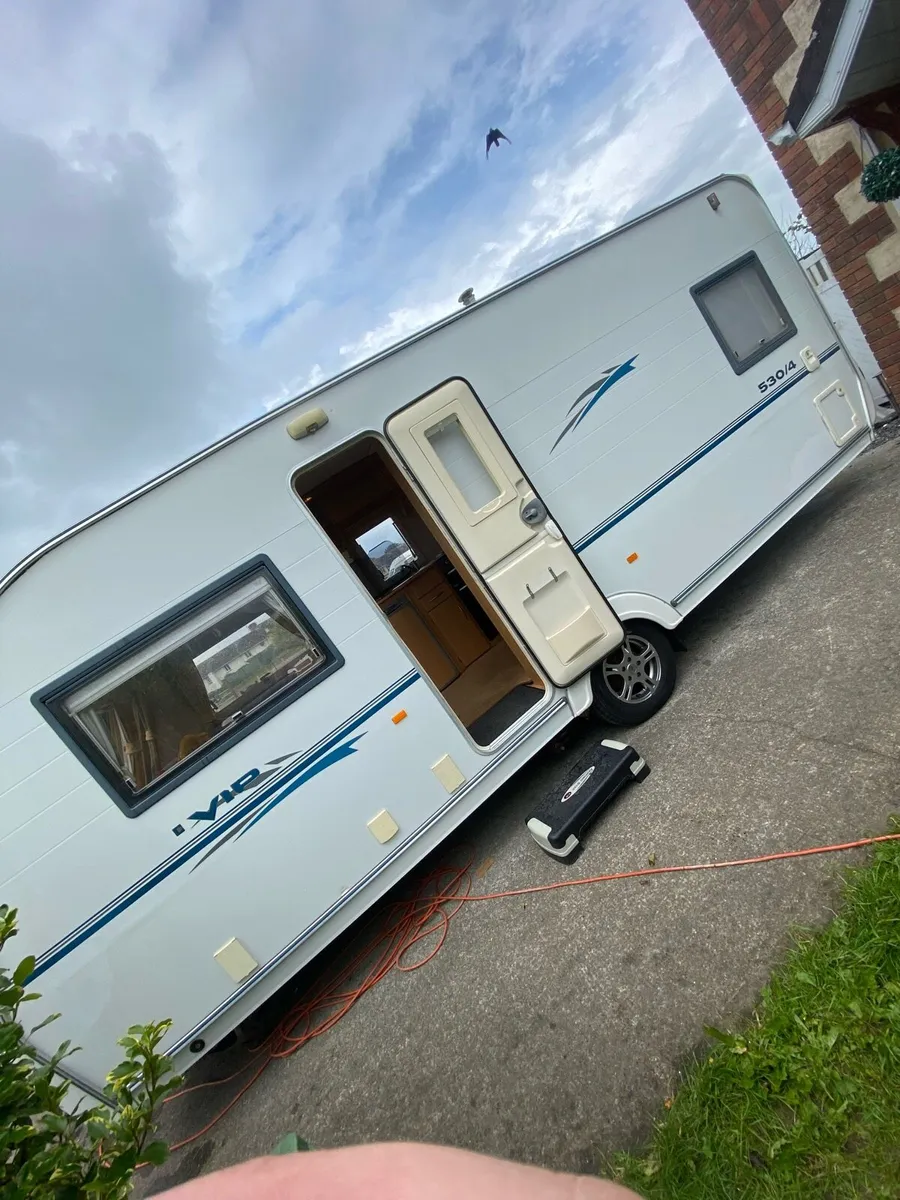 Coachman vip 530 4/5 berth - Image 3