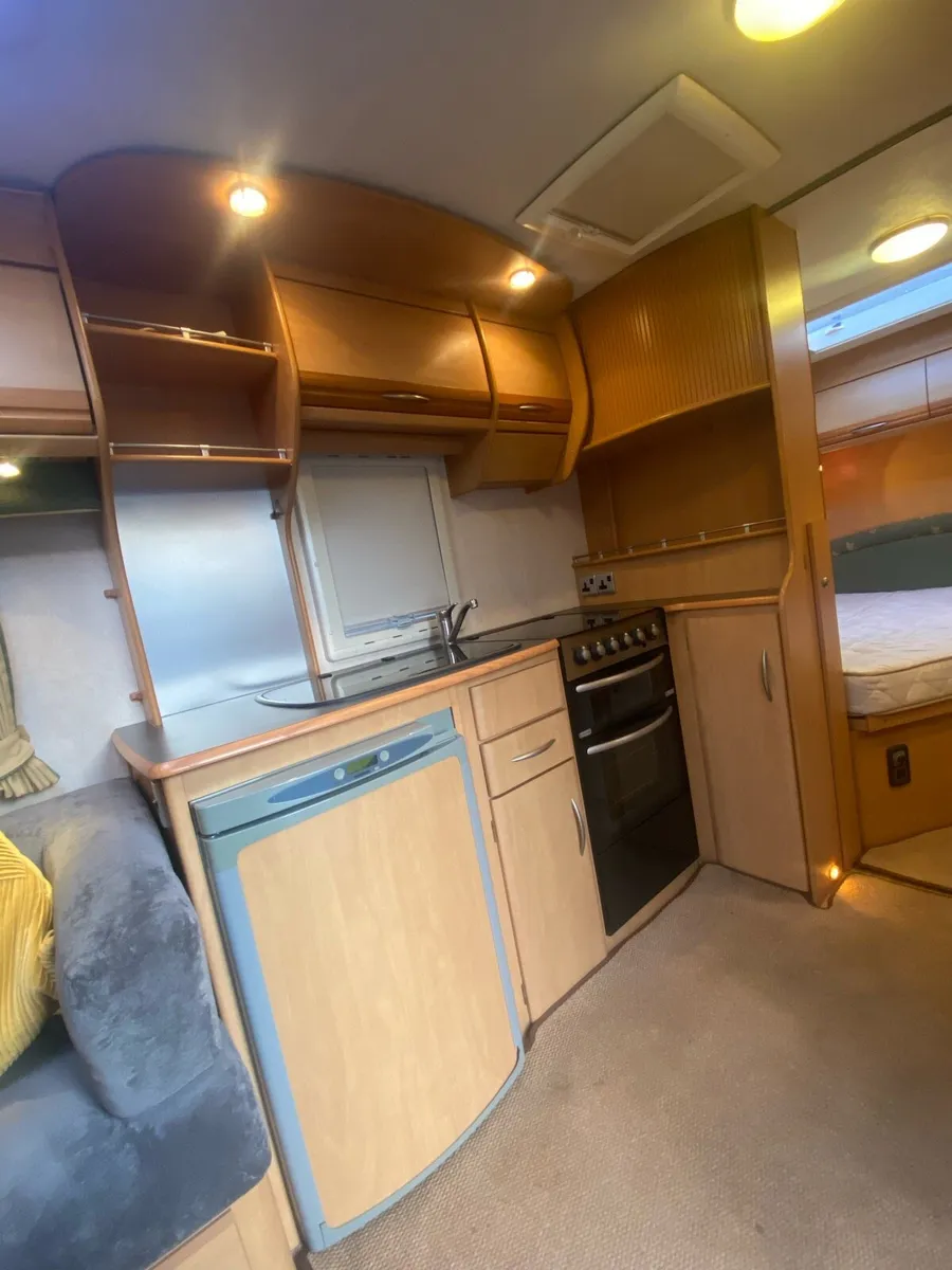 Fixed bed caravan with awning and motor mover - Image 3