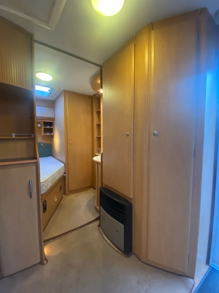Fixed bed caravan with awning and motor mover - Image 4