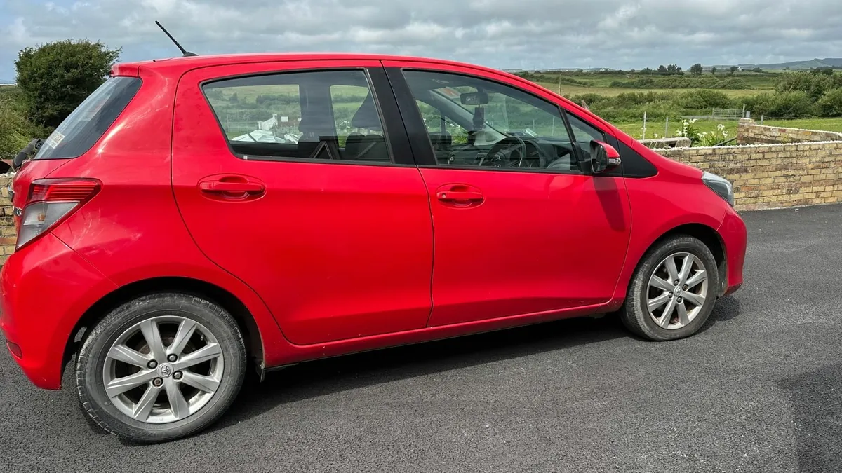 Toyota Yaris 2012 - Image 2