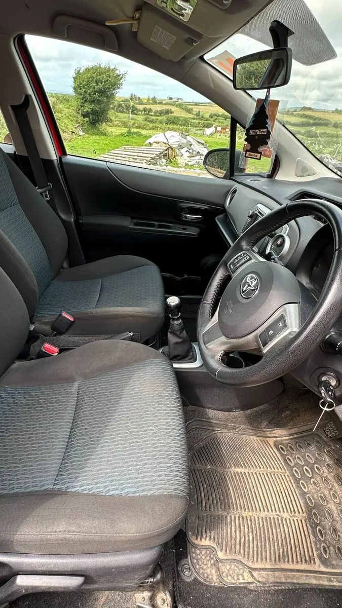 Toyota Yaris 2012 - Image 3
