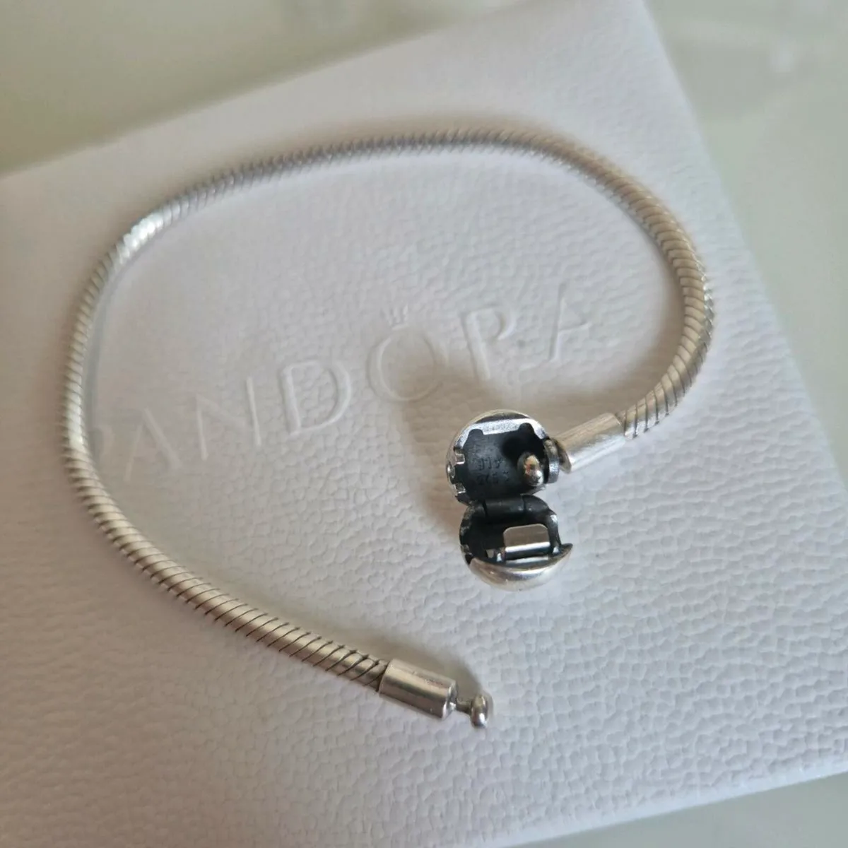 Pandora Bracelet moments clap perfect condition - Image 3