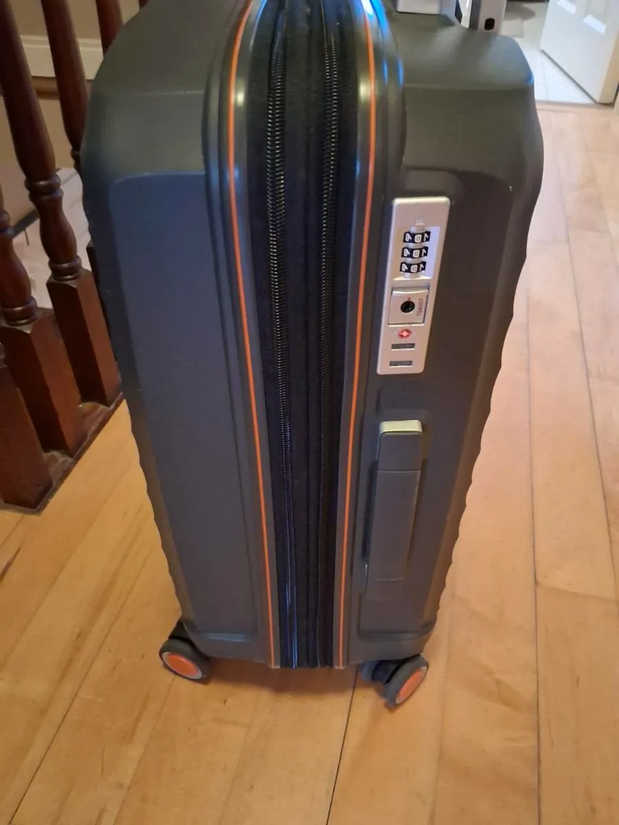 10 kg carry on suitcase - Image 2