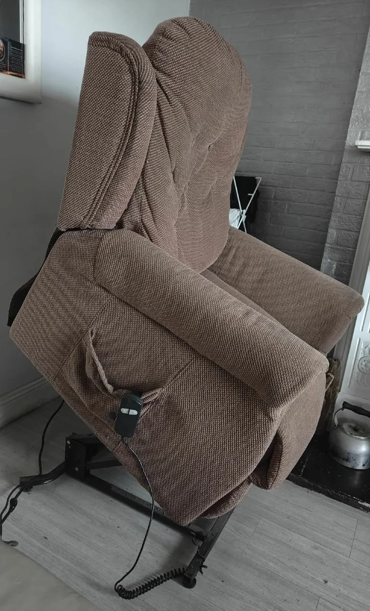 Remote control reclining chair - Image 1