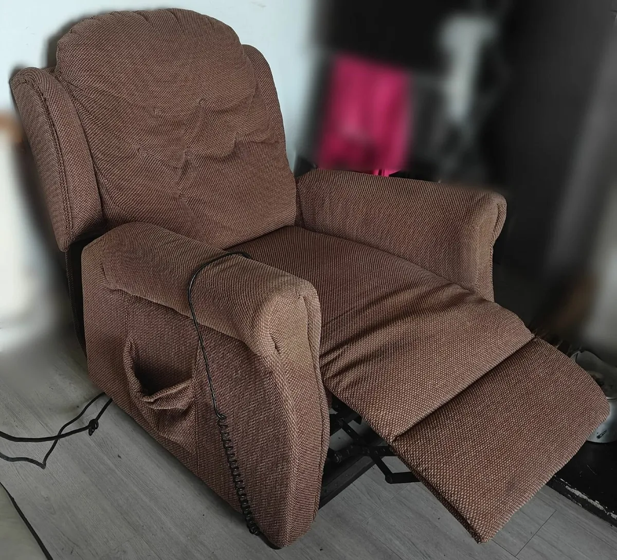 Remote control reclining chair - Image 3
