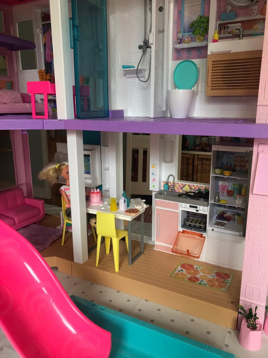 Barbie Dream house and Campervan bundle - Image 3