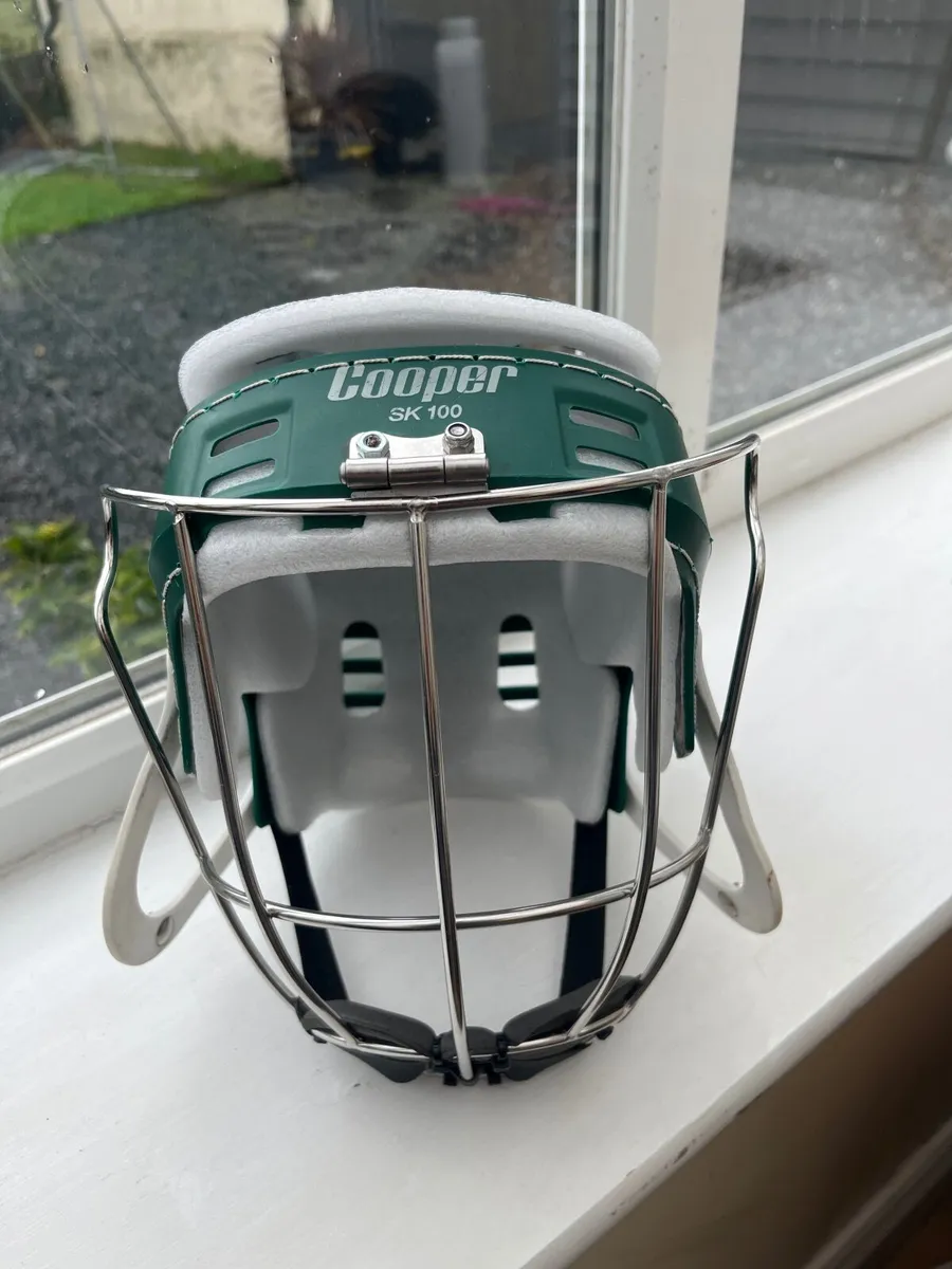 Hurling helmet - Image 1
