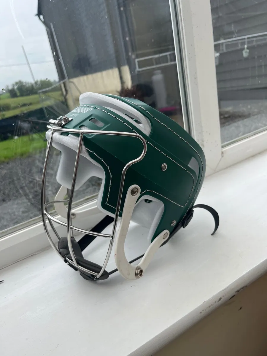 Hurling helmet - Image 2
