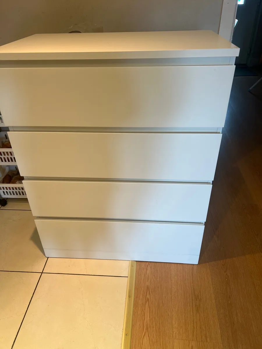 Chest of drawers - Image 1