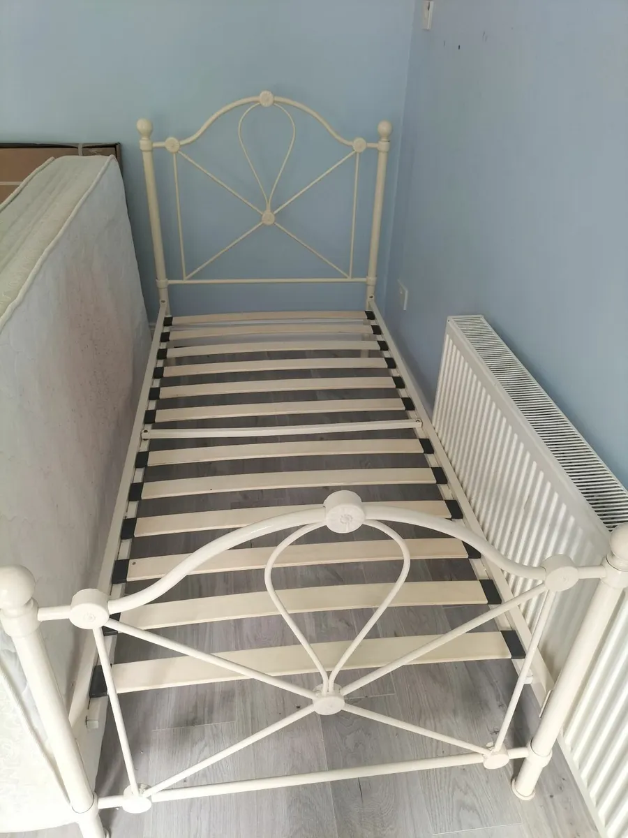 Single bed frame and wardrobe - Image 2