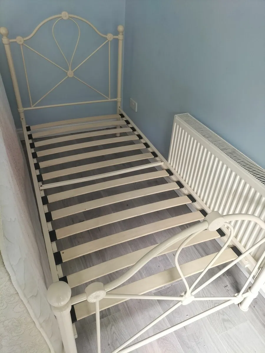 Single bed frame and wardrobe - Image 4