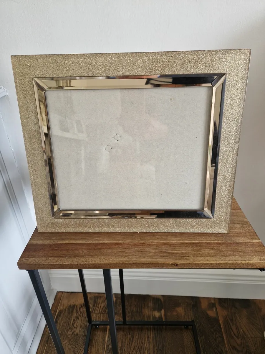 Gold coloured Photo frame - Image 1